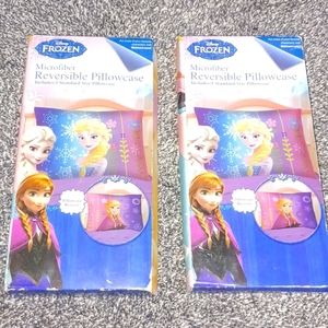 2 Frozen reversible pillowcases